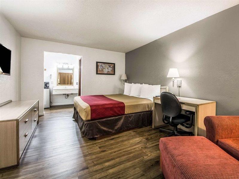 Econo Lodge Airport I-35 North Farmers Branch Zewnętrze zdjęcie