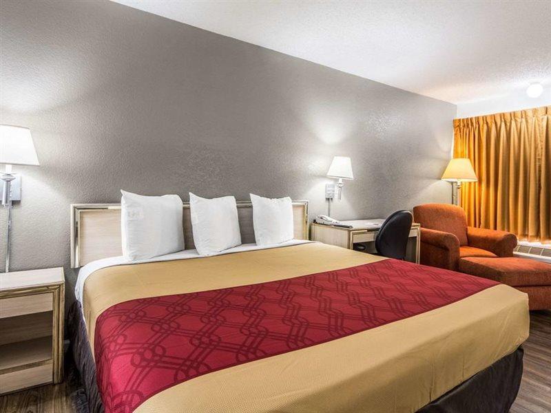 Econo Lodge Airport I-35 North Farmers Branch Zewnętrze zdjęcie