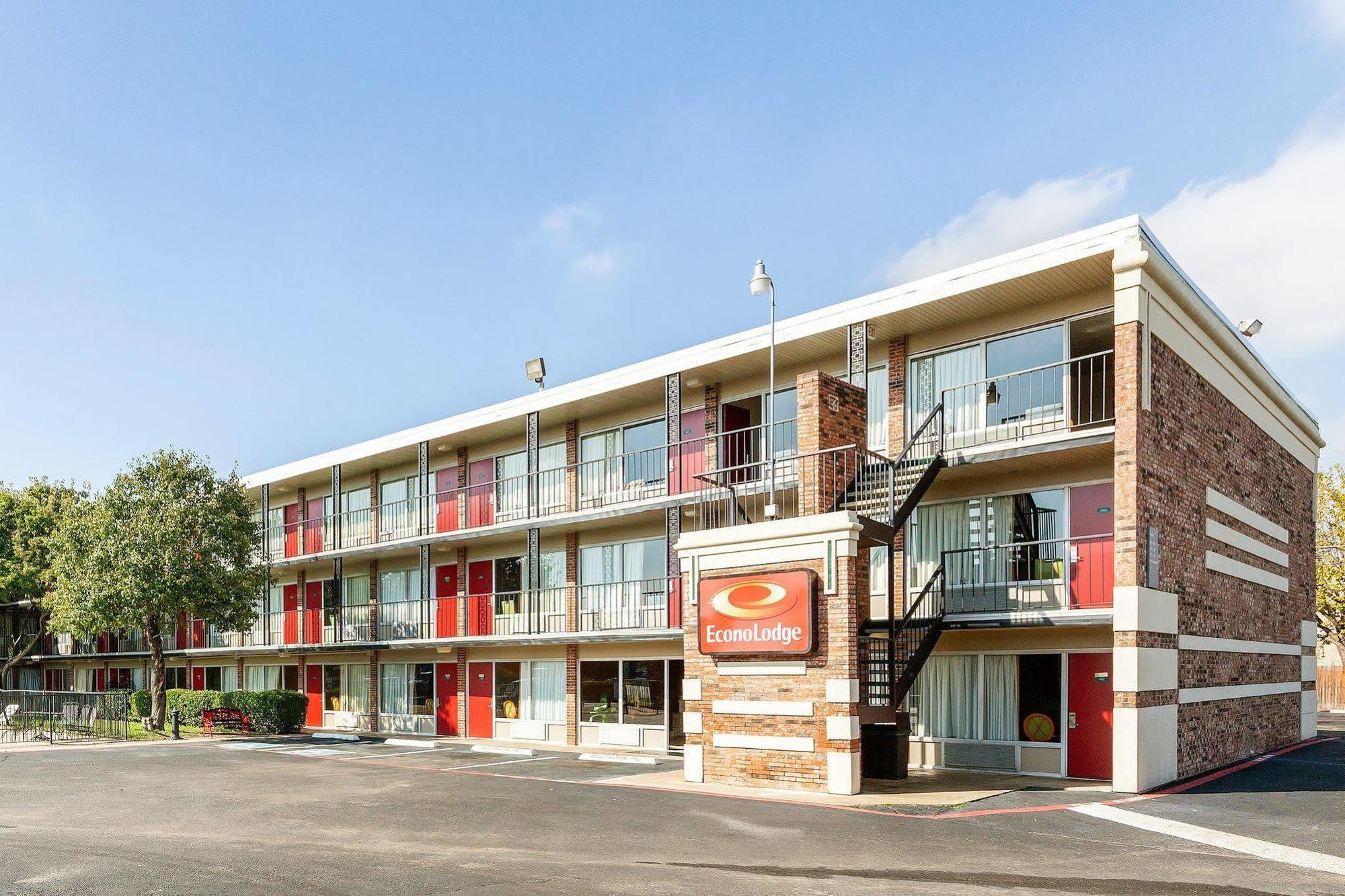 Econo Lodge Airport I-35 North Farmers Branch Zewnętrze zdjęcie