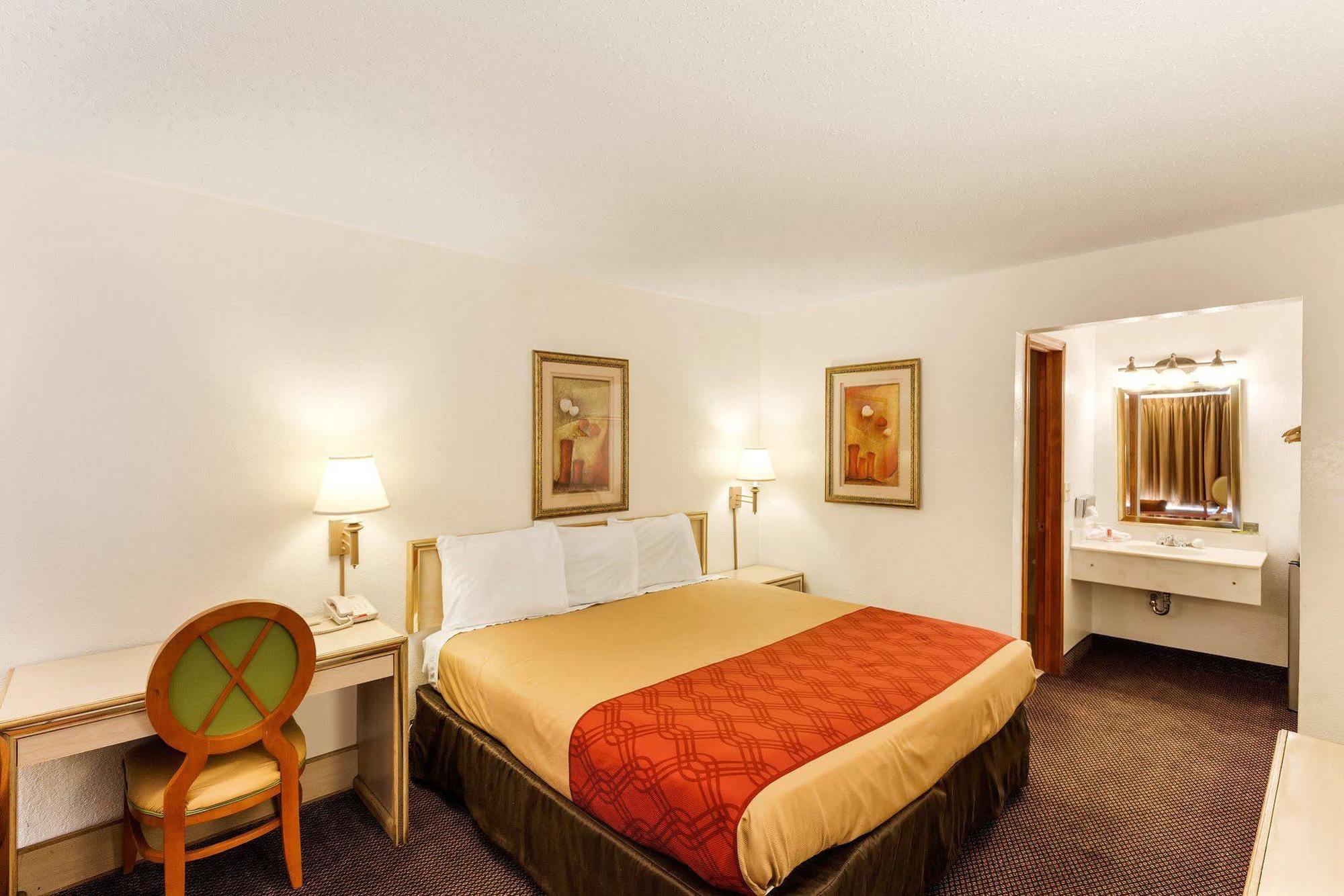 Econo Lodge Airport I-35 North Farmers Branch Zewnętrze zdjęcie