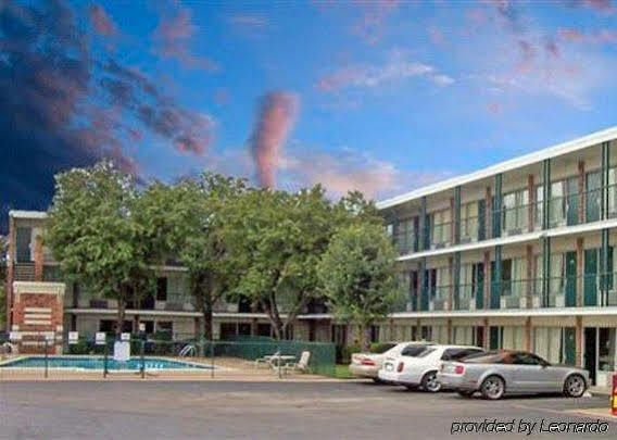Econo Lodge Airport I-35 North Farmers Branch Zewnętrze zdjęcie